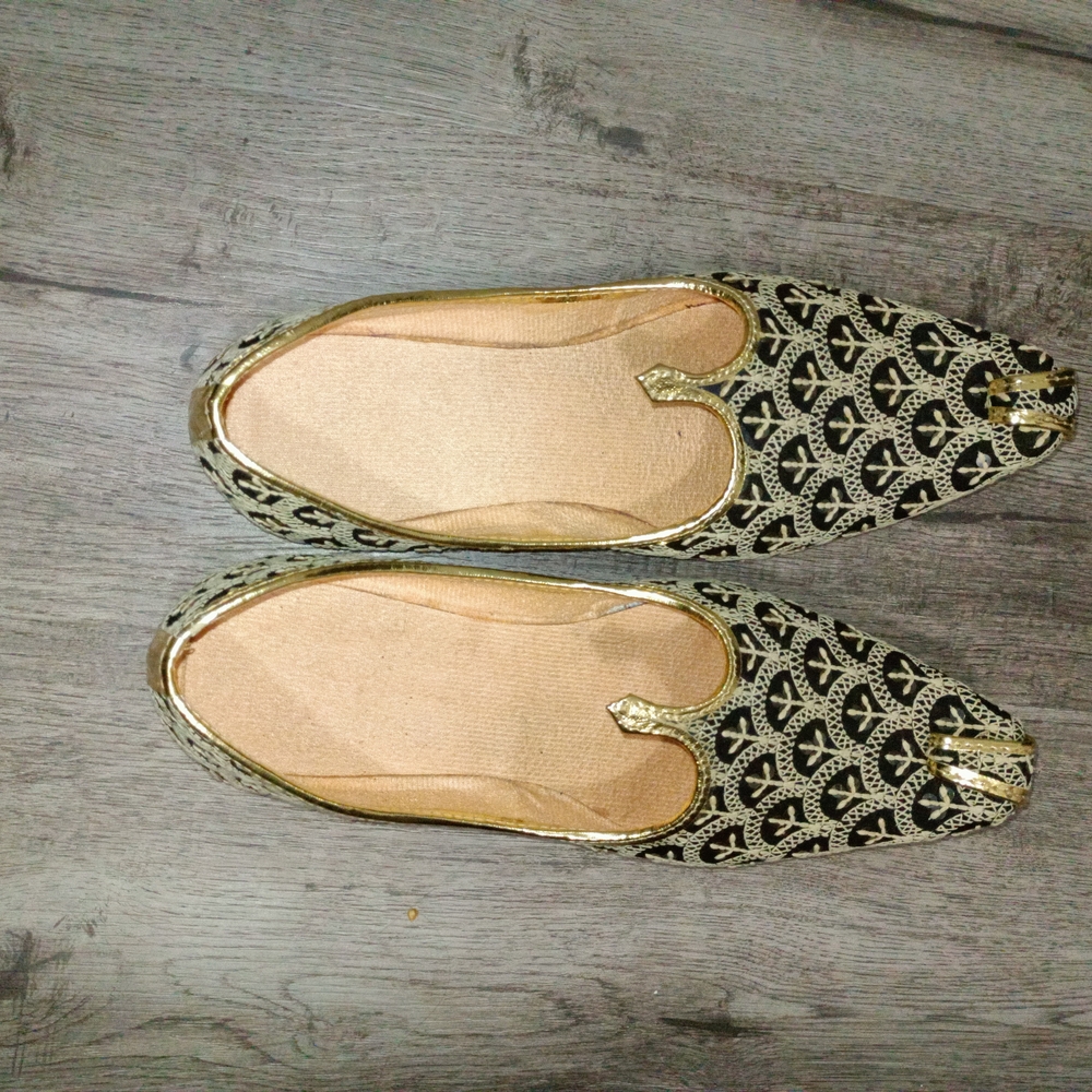 Elegant Black and Gold Women's Loafers - Picture 2 of 2